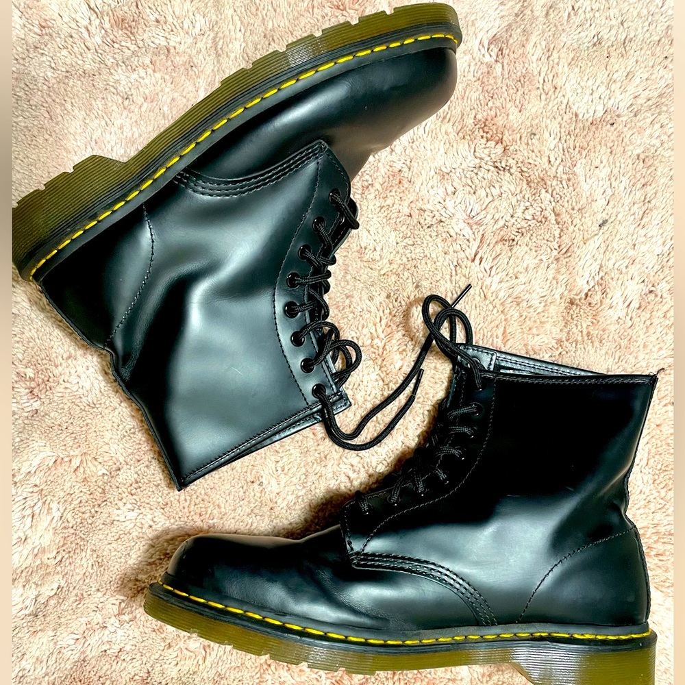 Dr. Marten’s Air Waves Black Boots